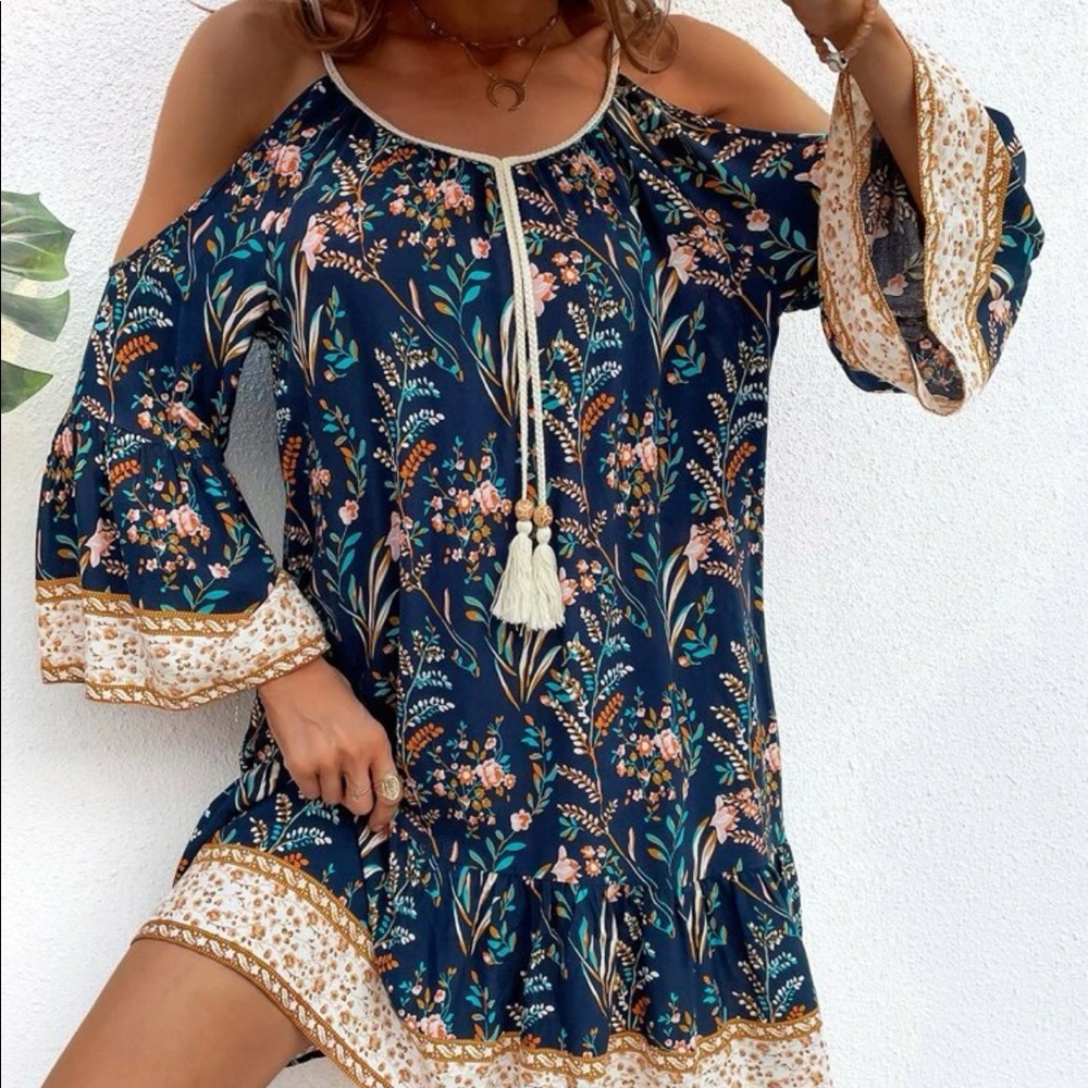 NWT Boho floral print cold shoulder dress - Picture 7 of 8